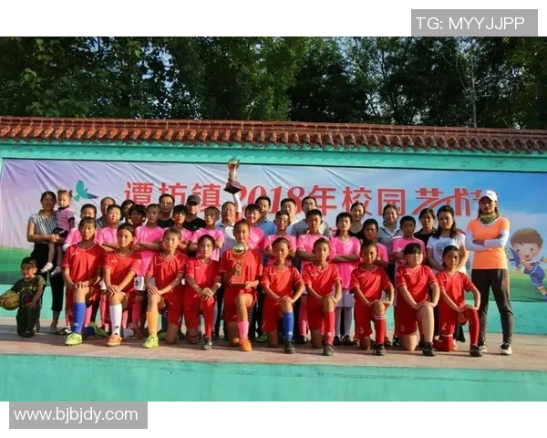 杭州足球队的蜕变之旅:从城市联赛到职业舞台的奋斗与梦想 杭州足球队的蜕变之旅:从城市联赛到职业舞台的奋斗与梦想