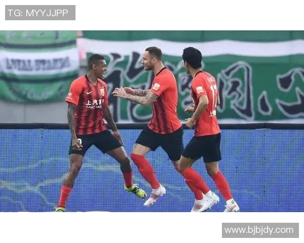 成都羽毛球队与武汉羽毛球队赛后复盘分析比赛节奏与战术对比