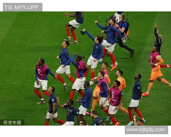 法国足球明星的外貌争议与球场表现的真实对比分析